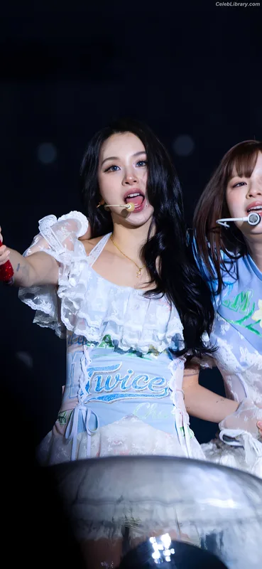 Chaeyoung (TWICE) photo 21 of 400