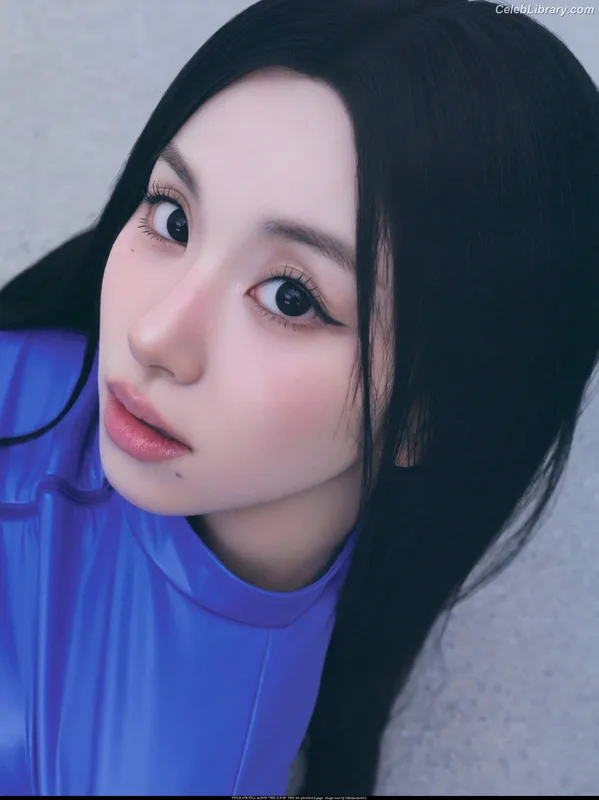 Chaeyoung (TWICE) photo 2 of 400