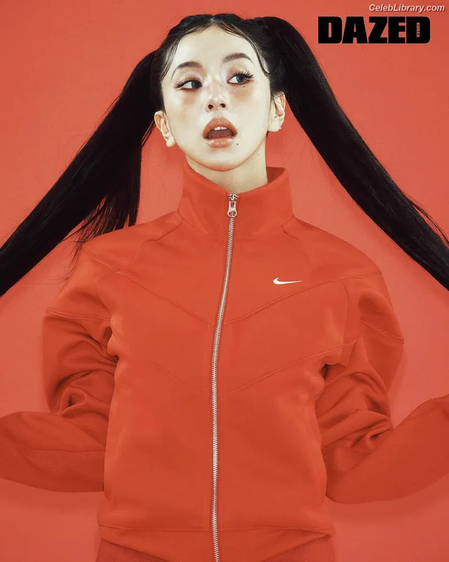 Chaeyoung (TWICE) photo 5 of 400