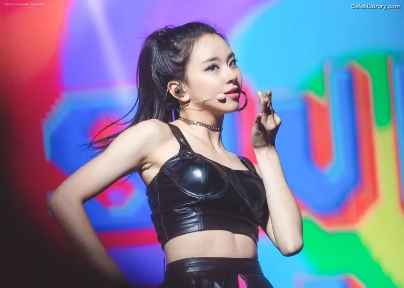 Chaeyoung (TWICE) photo 9 of 400