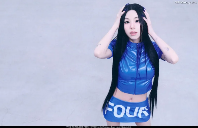 Chaeyoung (TWICE) photo 10 of 400