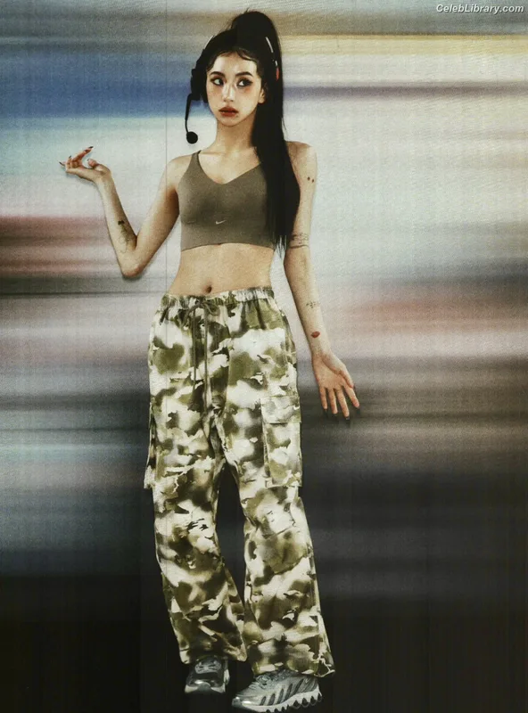 Chaeyoung (TWICE) photo 12 of 400
