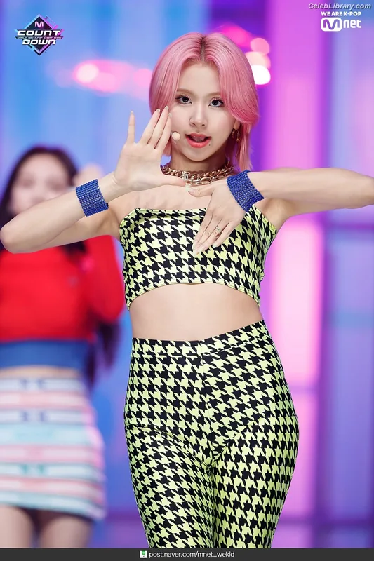 Chaeyoung (TWICE) photo 13 of 400