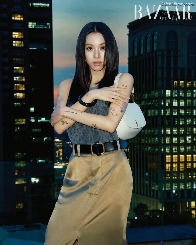 Chaeyoung (TWICE) photo 16 of 400