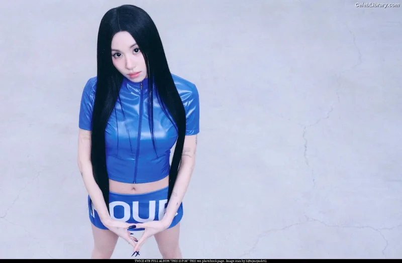 Chaeyoung (TWICE) photo 18 of 400