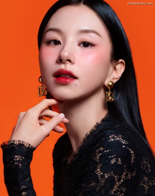 Chaeyoung (TWICE) photo 19 of 400