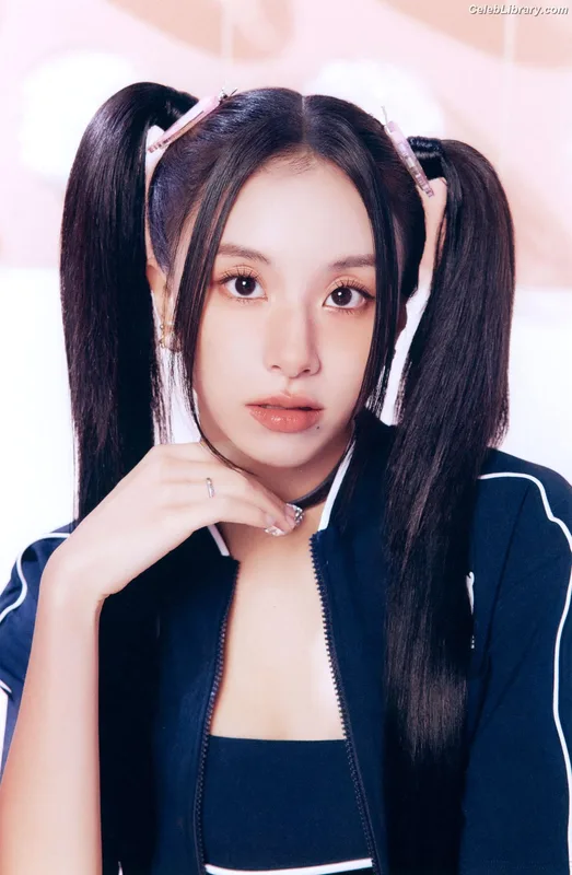 Chaeyoung (TWICE) photo 11 of 400