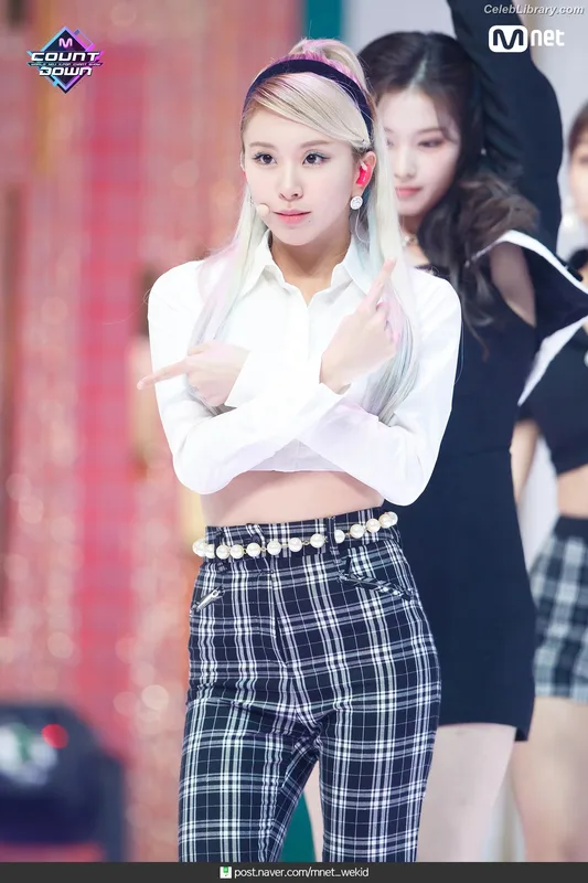 Chaeyoung (TWICE) photo 15 of 400