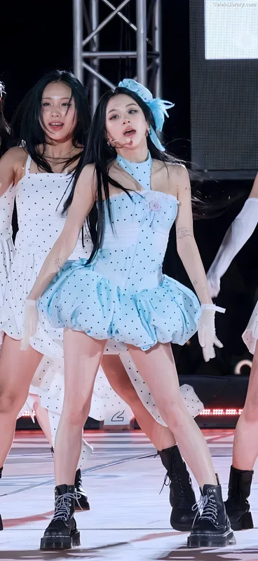 Chaeyoung (TWICE) photo 16 of 400