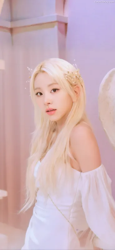 Chaeyoung (TWICE) photo 21 of 400
