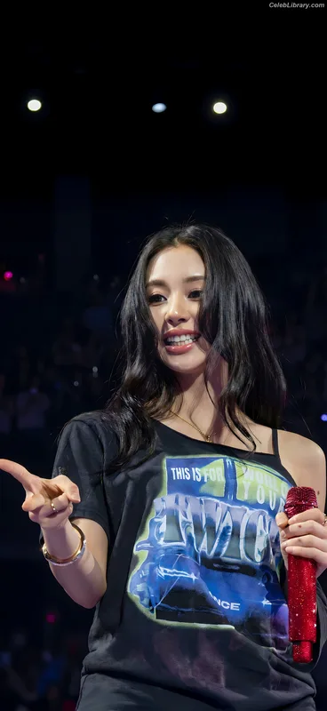 Chaeyoung (TWICE) photo 4 of 400