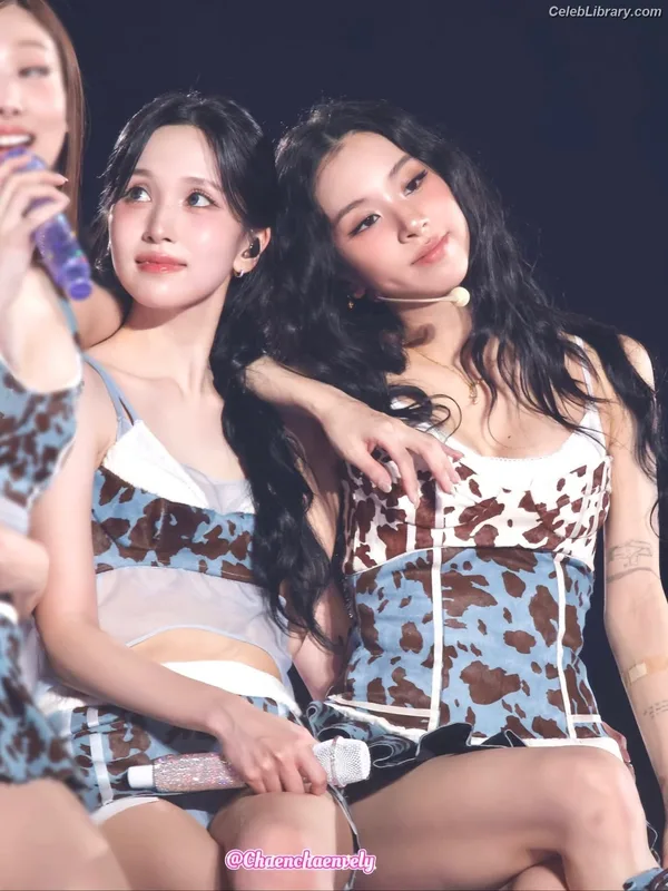Chaeyoung (TWICE) photo 20 of 400