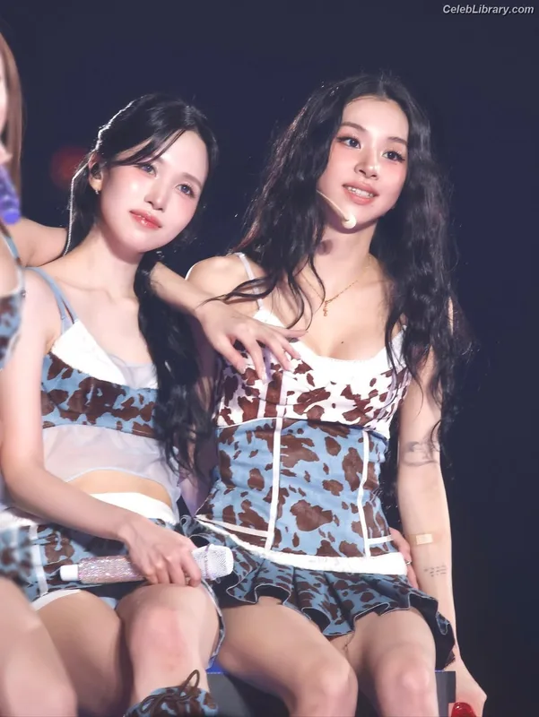 Chaeyoung (TWICE) photo 21 of 400