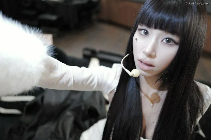 Chaeyoung (TWICE) photo 24 of 400