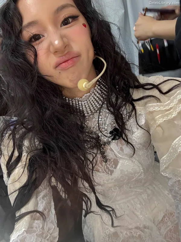 Chaeyoung (TWICE) photo 9 of 400