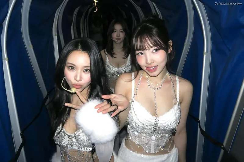Chaeyoung (TWICE) photo 1 of 400