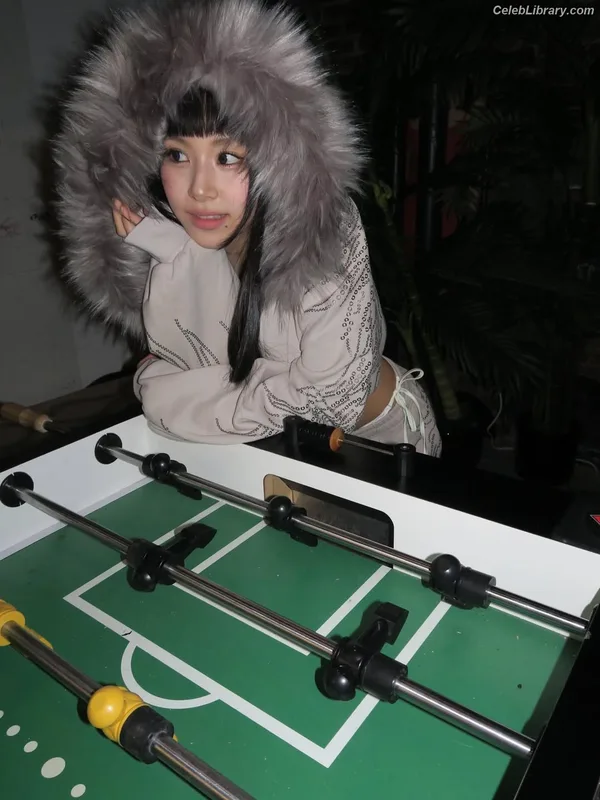 Chaeyoung (TWICE) photo 4 of 400