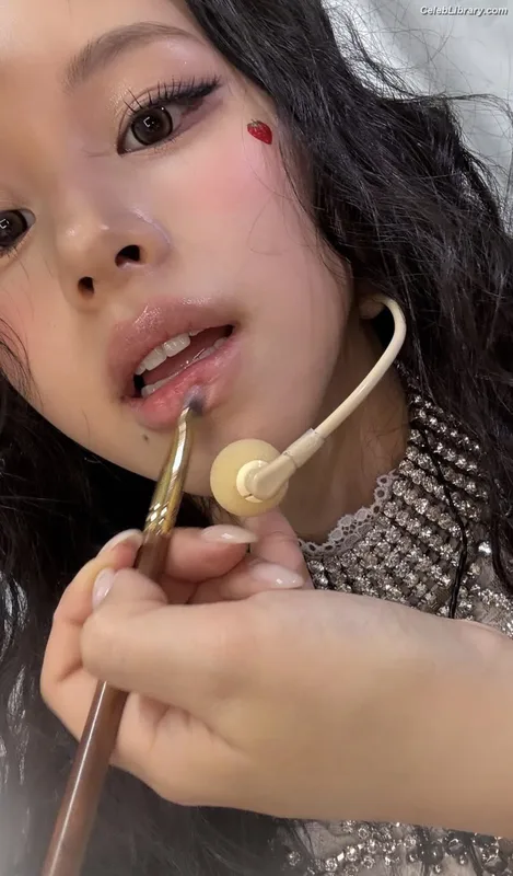 Chaeyoung (TWICE) photo 6 of 400