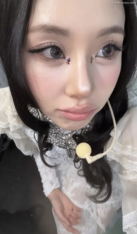 Chaeyoung (TWICE) photo 15 of 400