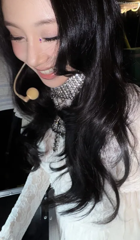 Chaeyoung (TWICE) photo 16 of 400