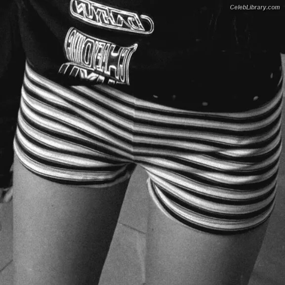 Chaeyoung (TWICE) photo 19 of 400