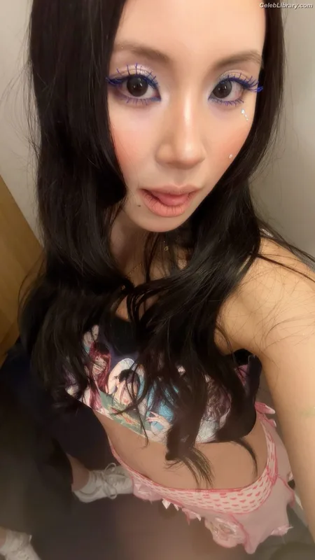 Chaeyoung (TWICE) photo 20 of 400