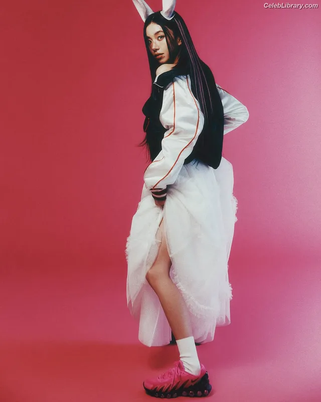 Chaeyoung (TWICE) photo 4 of 400