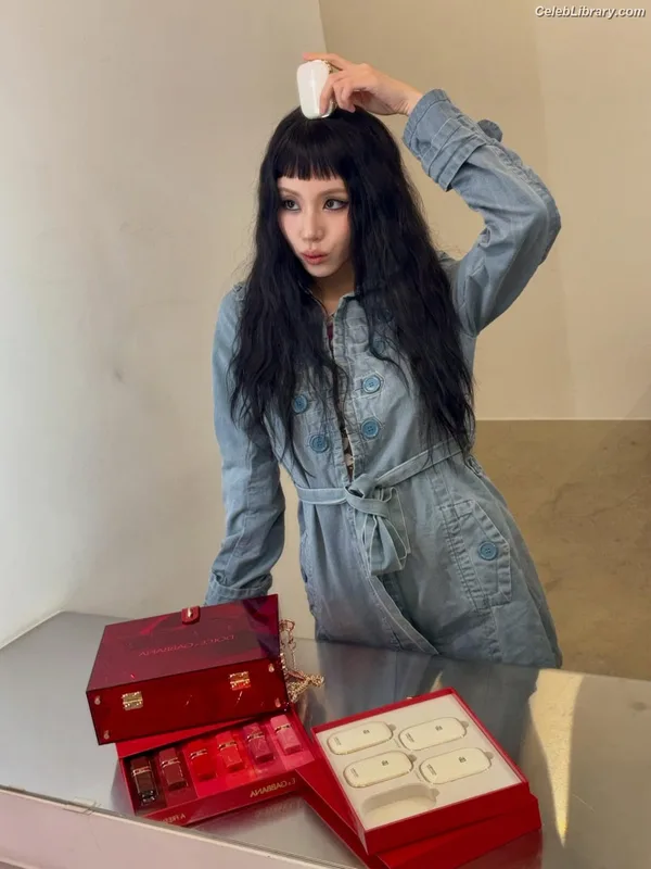 Chaeyoung (TWICE) photo 15 of 400