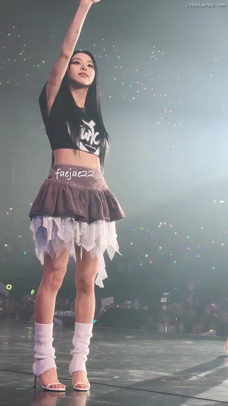 Chaeyoung (TWICE) photo 14 of 400