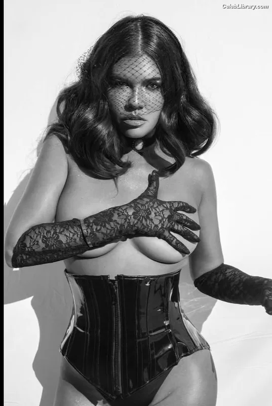Chanel West Coast photo 13 of 707