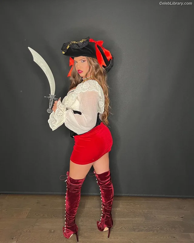 Chanel West Coast photo 8 of 707