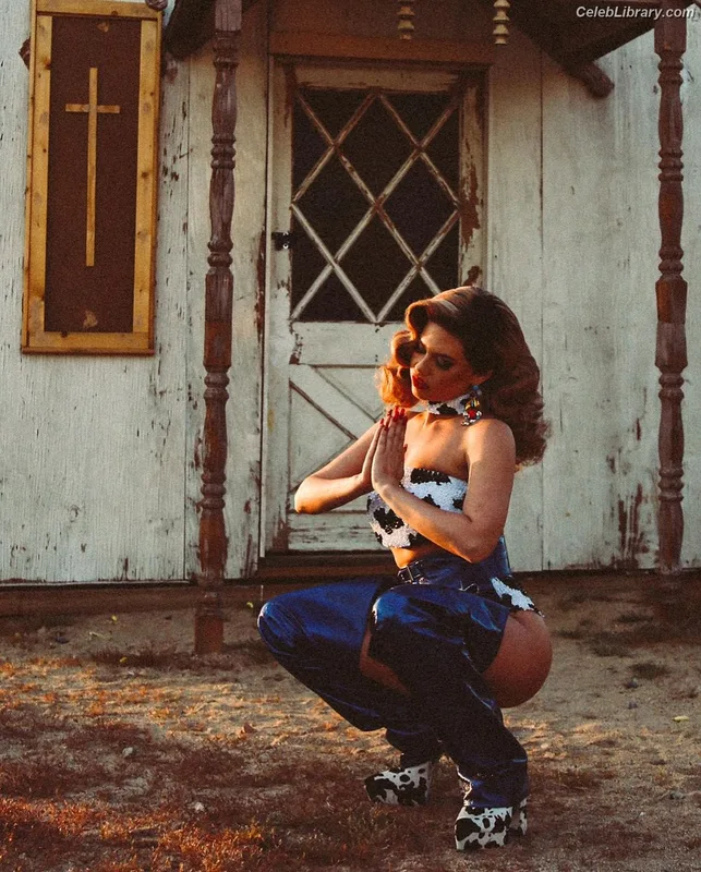 Chanel West Coast photo 4 of 707