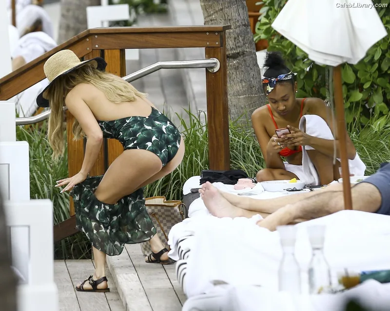 Chanel West Coast photo 9 of 707