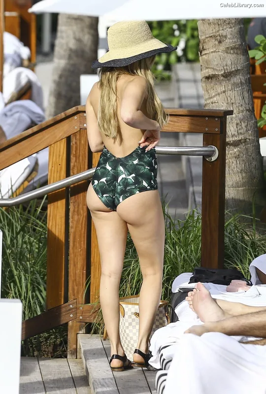 Chanel West Coast photo 12 of 707