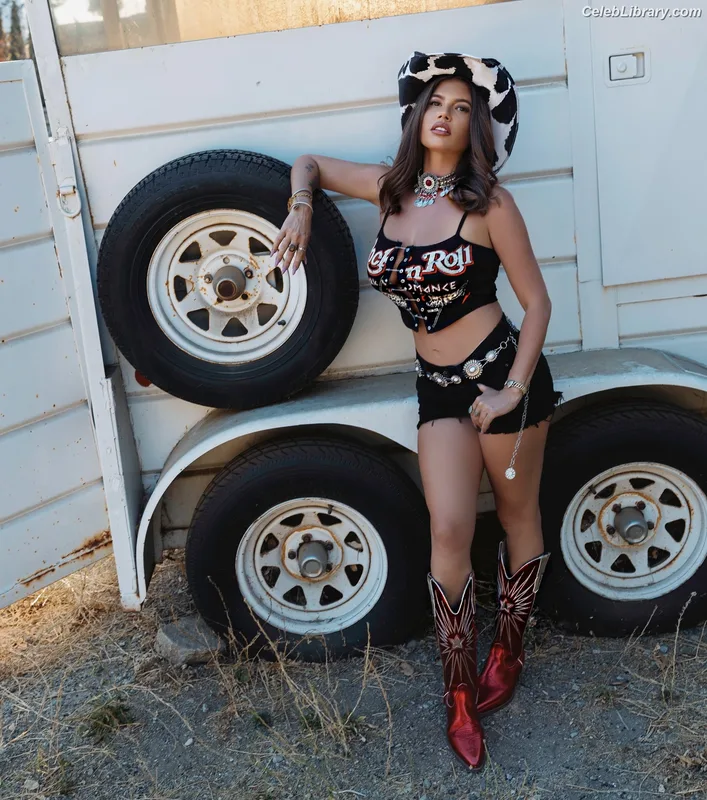 Chanel West Coast photo 20 of 707