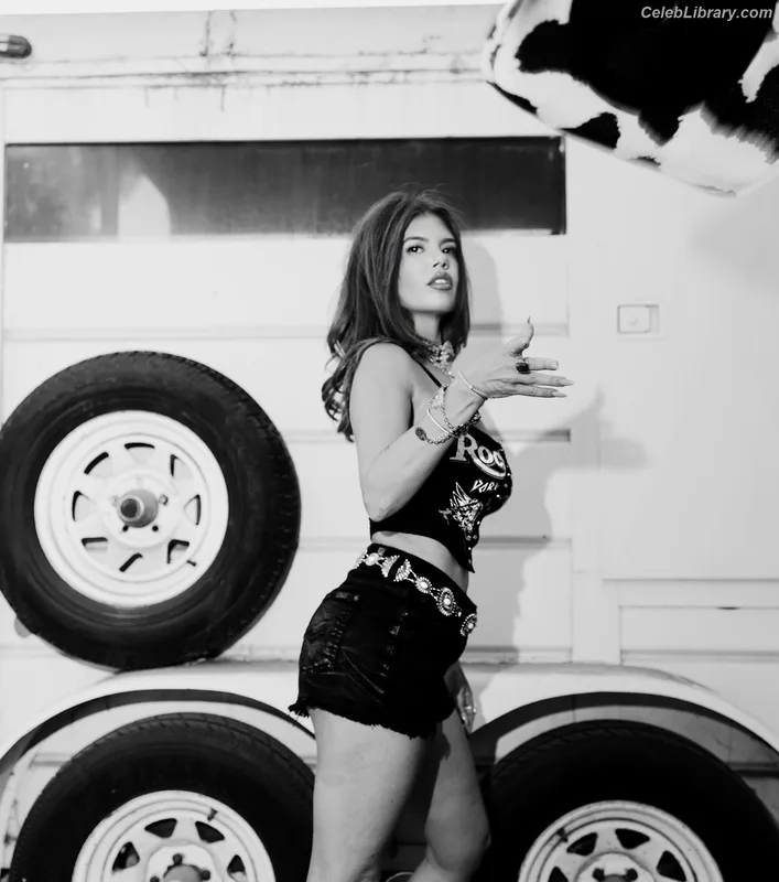 Chanel West Coast photo 23 of 707