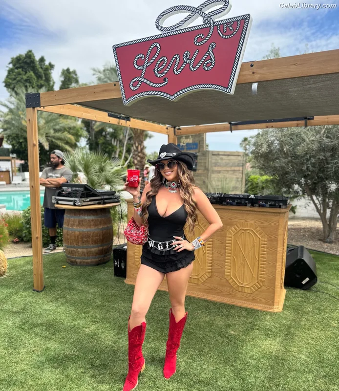 Chanel West Coast photo 3 of 707