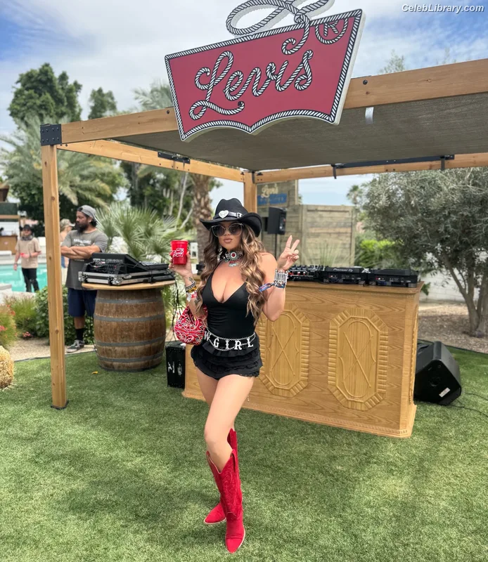 Chanel West Coast photo 5 of 707