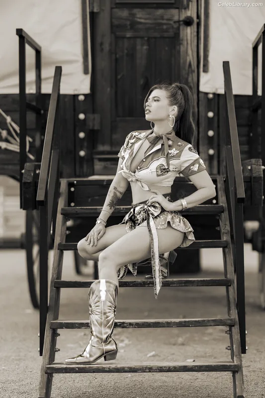 Chanel West Coast photo 14 of 707