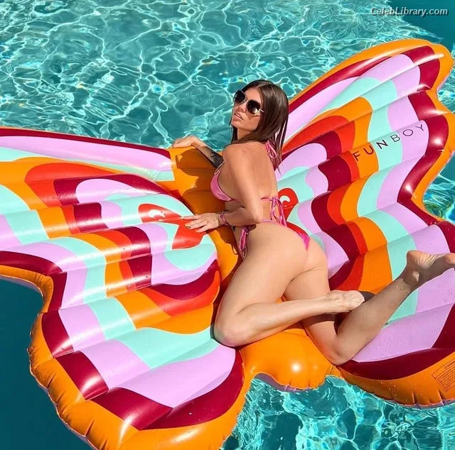 Chanel West Coast photo 10 of 707