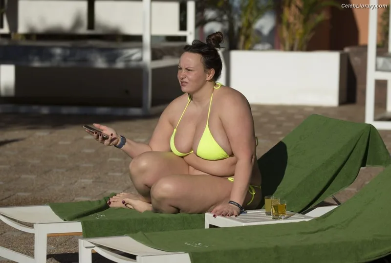 Chanelle Hayes photo 2 of 668