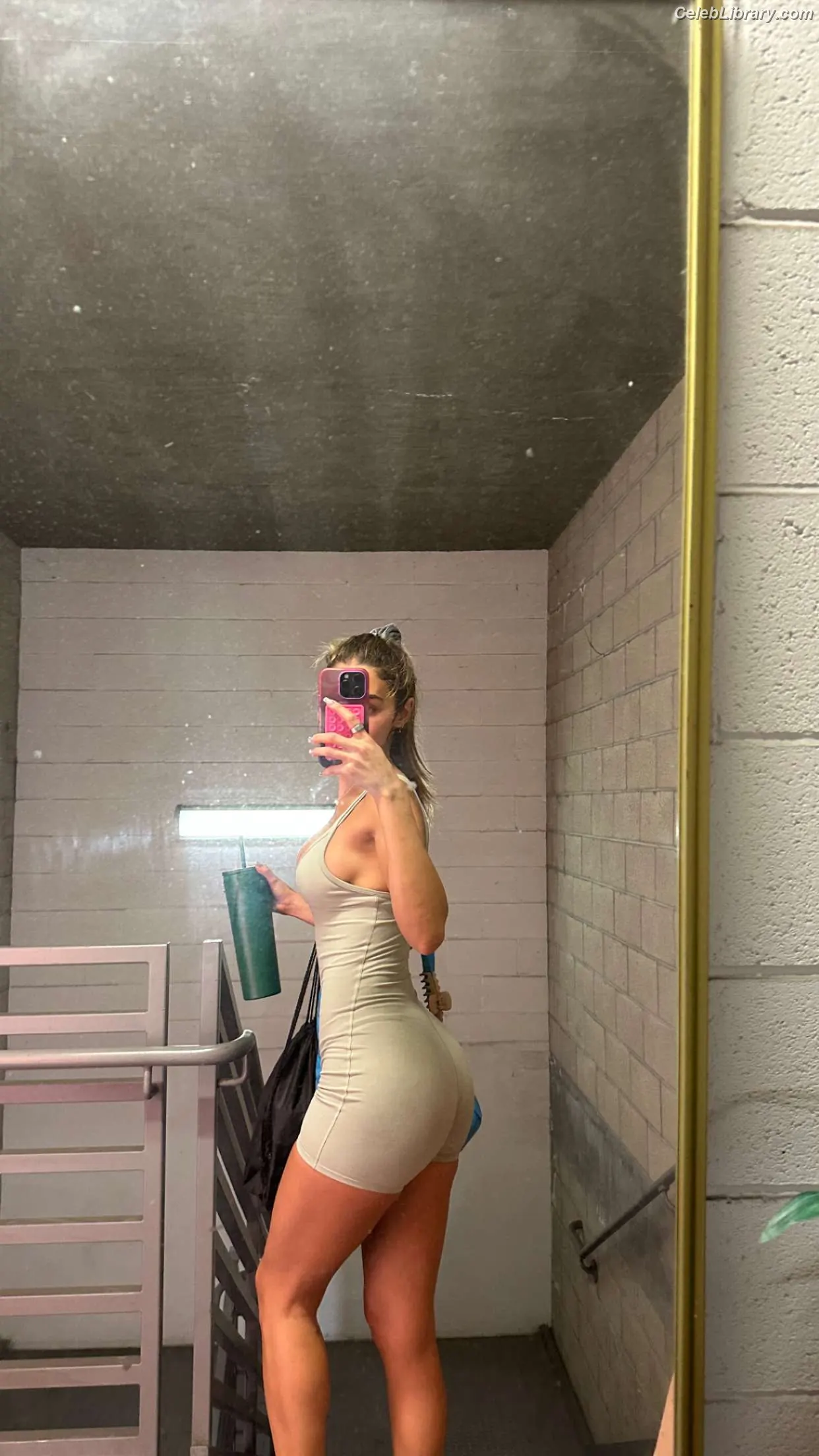 Chantel Jeffries photo 8 of 1944