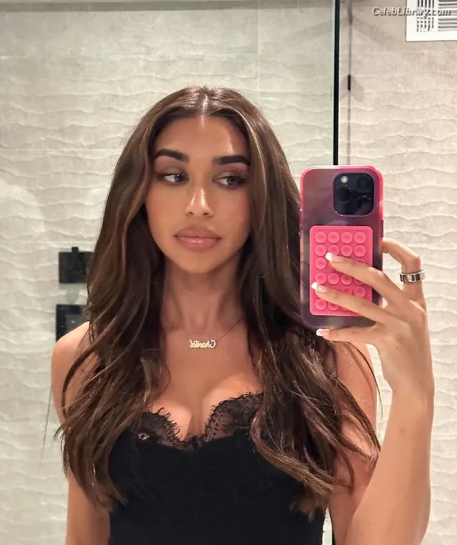 Chantel Jeffries photo 14 of 1944