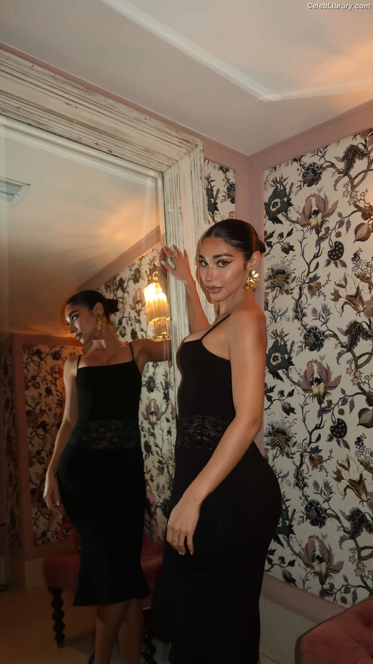 Chantel Jeffries photo 10 of 1944