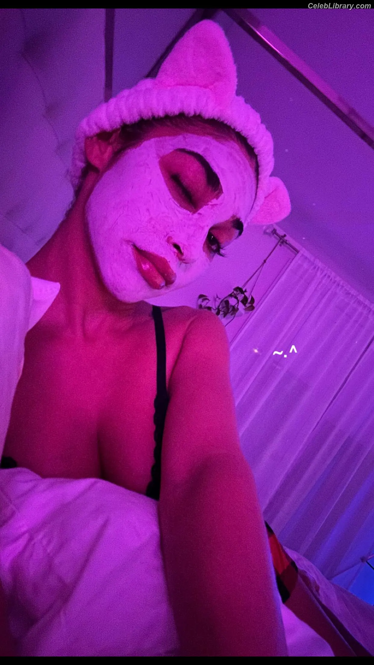 Chantel Jeffries photo 17 of 1944