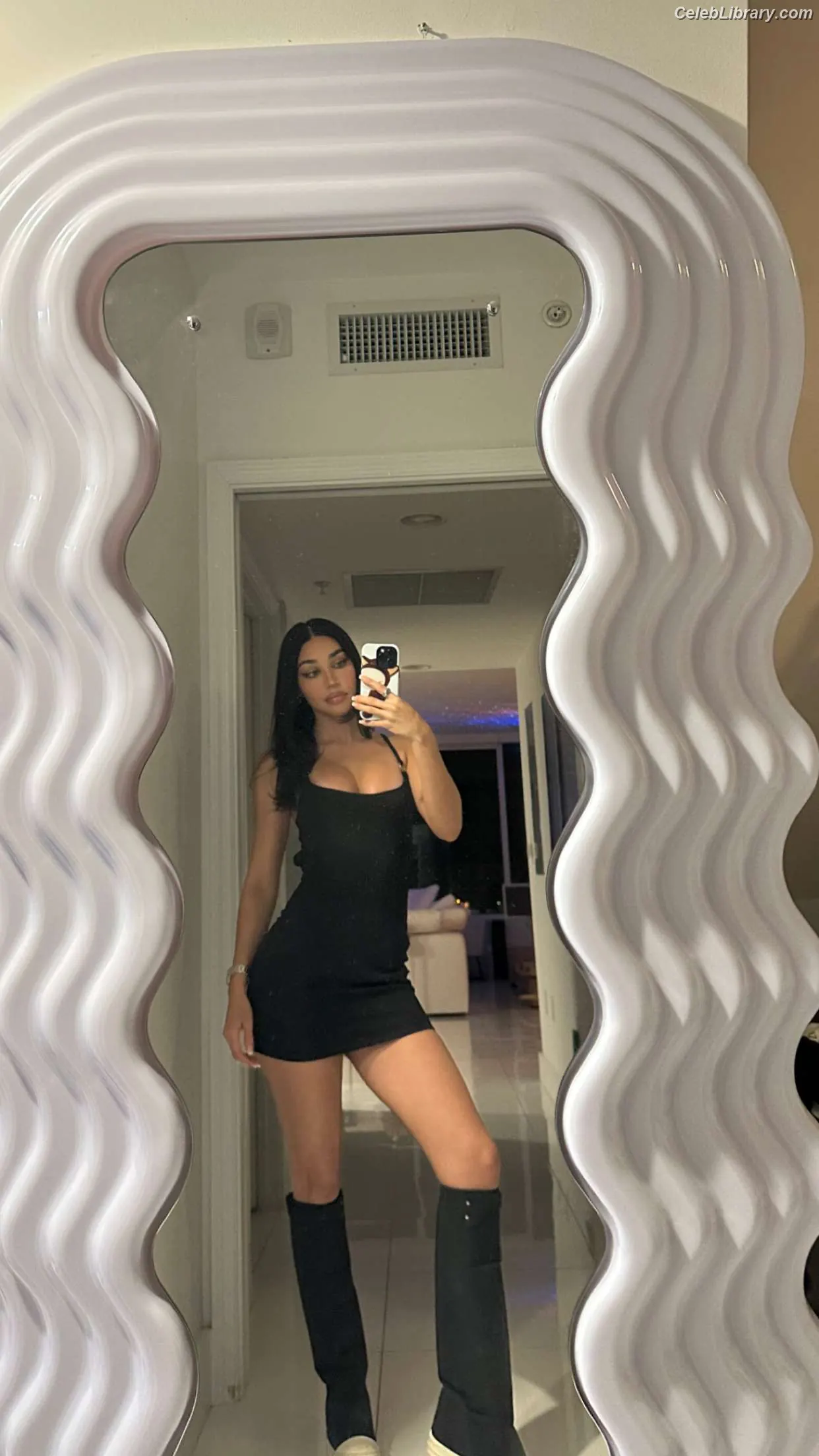 Chantel Jeffries photo 6 of 1944