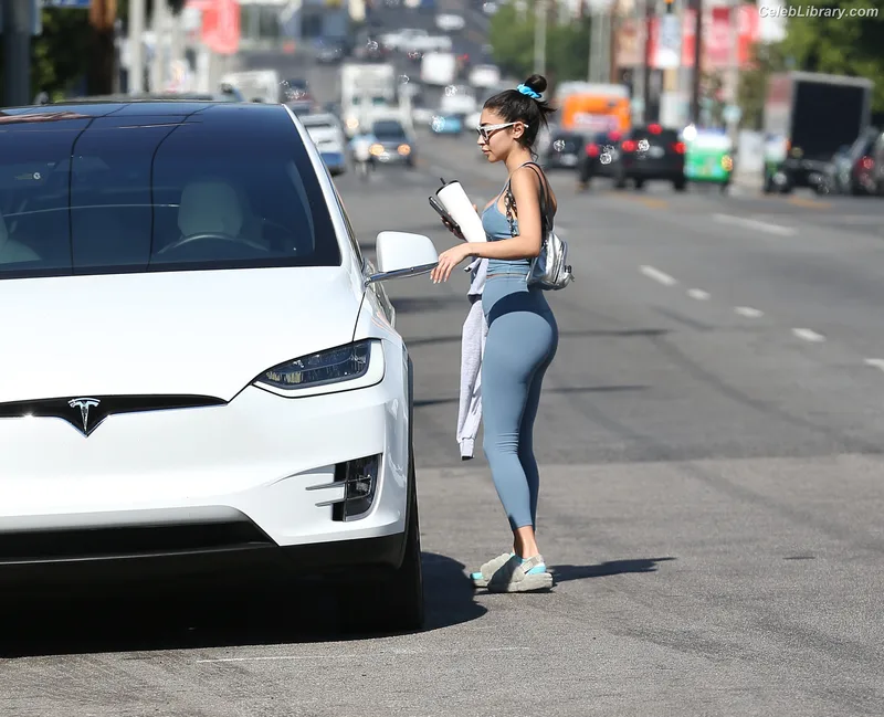 Chantel Jeffries photo 6 of 1942