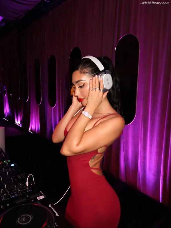 Chantel Jeffries photo 20 of 1942
