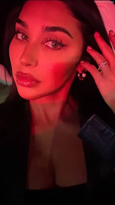 Chantel Jeffries photo 24 of 1942