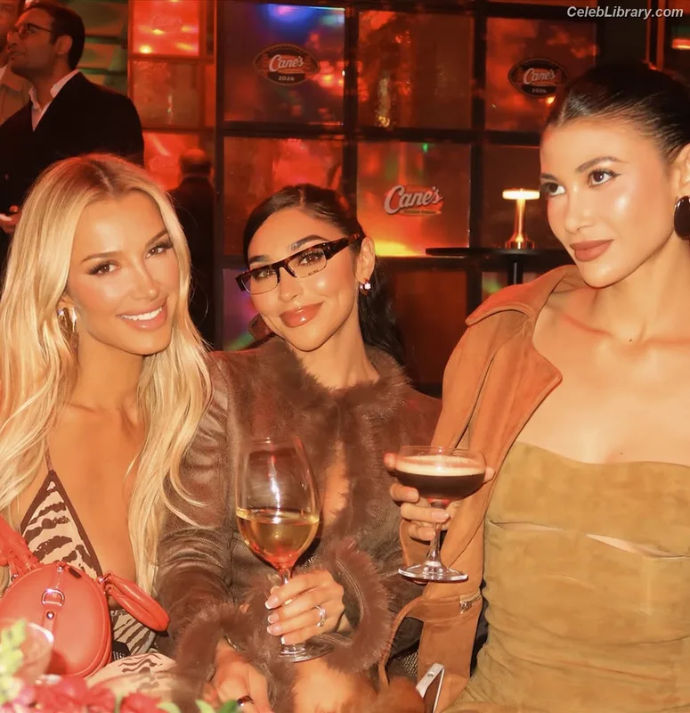 Chantel Jeffries photo 5 of 1942